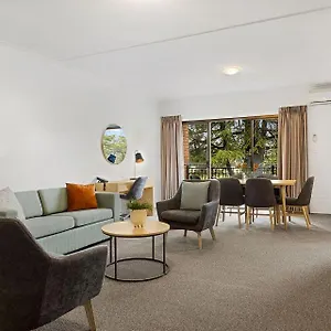 oxley-court-serviced-apartments.hotels-canberra.com/